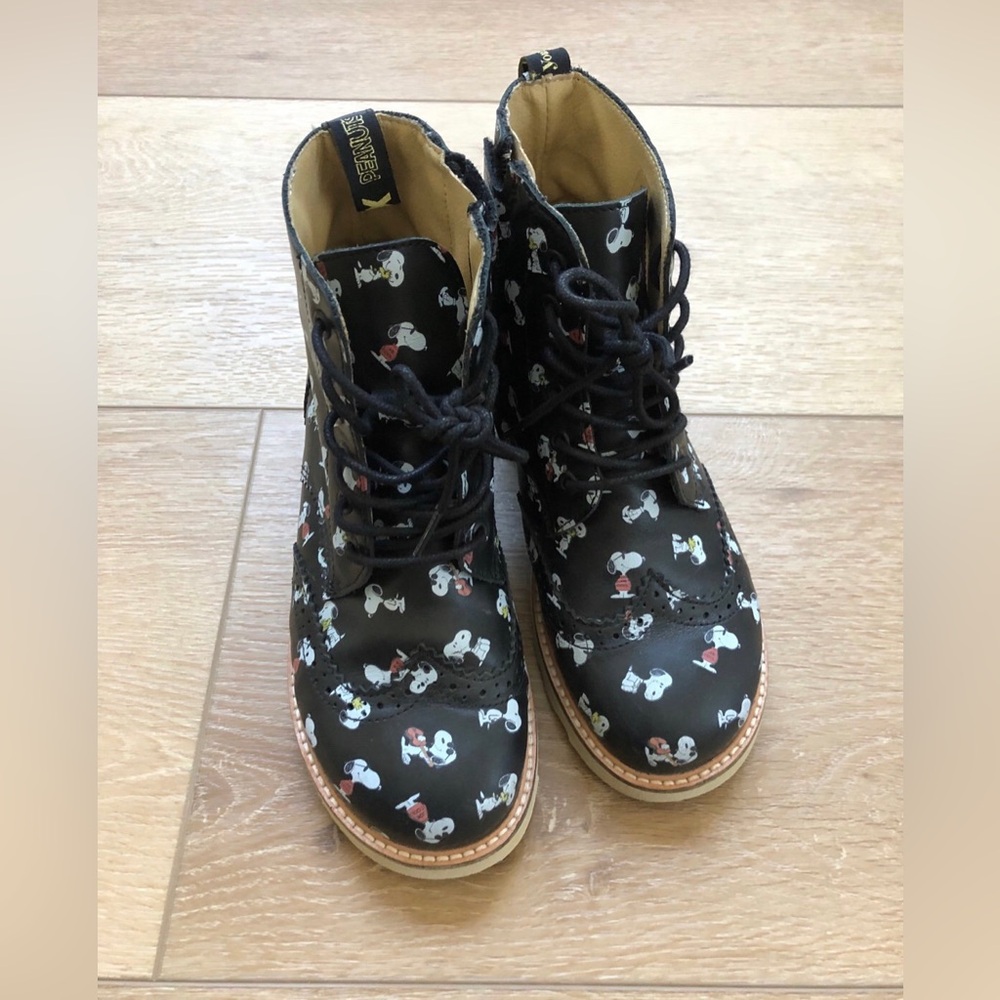 Young soles snoopy lace up leather boots 32